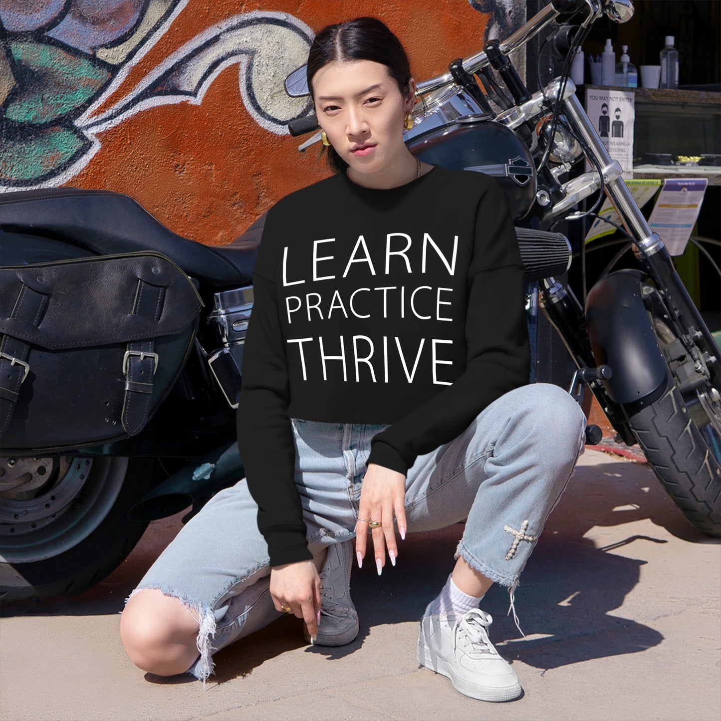 Learn Practice Thrive Women's Cropped Sweatshirt (Black)